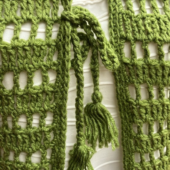 Vintage avocado Green Crochet Open Vest with tie size M/ L 1970’s true vintage - Picture 2 of 4